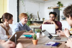 Ilustración de Silos Digitales: Encuentre Toda su Información en un Solo Lugar con IFindIT Search
